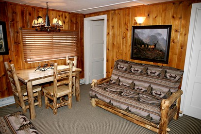 Wooden Cabin with Jacuzzi Suitable for Groups in Colorado - Estes Park, Colorado - glamping.directory