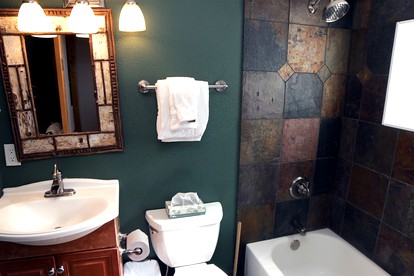 Wooden Cabin with Jacuzzi Suitable for Groups in Colorado - Estes Park, Colorado - glamping.directory