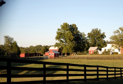 One-Bedroom, One-Bathroom Cottage Rental on a 250-Acre Cattle Farm near Appalachian Trail - Scottsville, Virginia - glamping.directory