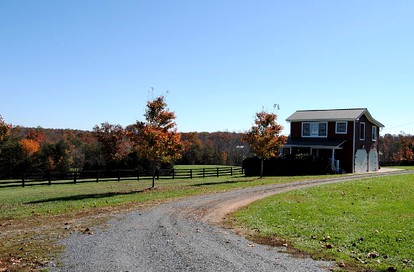 One-Bedroom, One-Bathroom Cottage Rental on a 250-Acre Cattle Farm near Appalachian Trail - Scottsville, Virginia - glamping.directory
