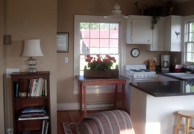 One-Bedroom, One-Bathroom Cottage Rental on a 250-Acre Cattle Farm near Appalachian Trail - Scottsville, Virginia - glamping.directory