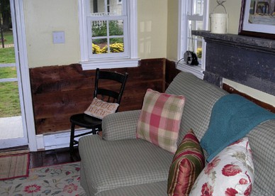 One-Bedroom, One-Bathroom Cottage Rental on a 250-Acre Cattle Farm near Appalachian Trail - Scottsville, Virginia - glamping.directory