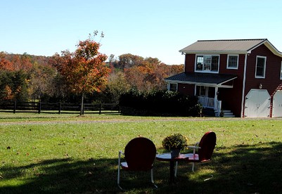 One-Bedroom, One-Bathroom Cottage Rental on a 250-Acre Cattle Farm near Appalachian Trail - Scottsville, Virginia - glamping.directory