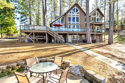 Luminous Secluded Villa with Pool Table and Spa Bath in Groveland, California - glamping.directory
