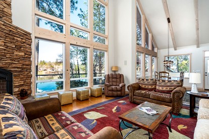 Luminous Secluded Villa with Pool Table and Spa Bath in Groveland, California - Groveland, California - glamping.directory