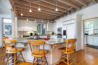 Luminous Secluded Villa with Pool Table and Spa Bath in Groveland, California - Groveland, California - glamping.directory