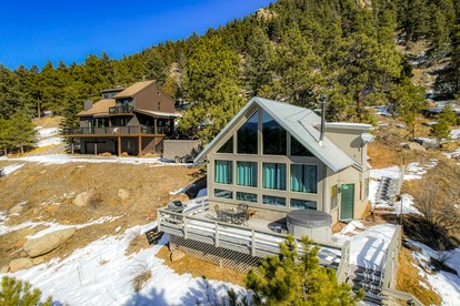 Gorgeous Custom Built Cabin with a Hot Tub near Denver, Colorado - Evergreen, Colorado - glamping.directory