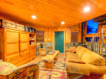 Gorgeous Custom Built Cabin with a Hot Tub near Denver, Colorado - Evergreen, Colorado - glamping.directory