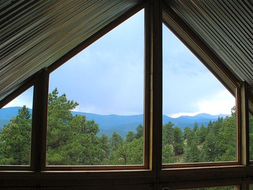 Gorgeous Custom Built Cabin with a Hot Tub near Denver, Colorado - Evergreen, Colorado - glamping.directory