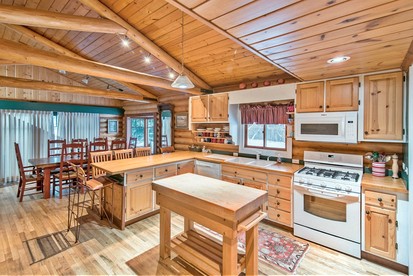 Secluded Mountain-View Retreat with Hot Tub and Fireplaces Near Scenic Trails in Driggs, Idaho - Driggs, Idaho - glamping.directory