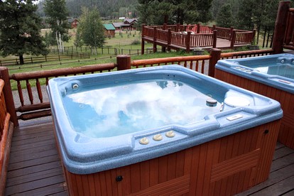 Charming Room on a Lodging Retreat Amid the White Mountains in Greer, Arizona - Greer, Arizona - glamping.directory
