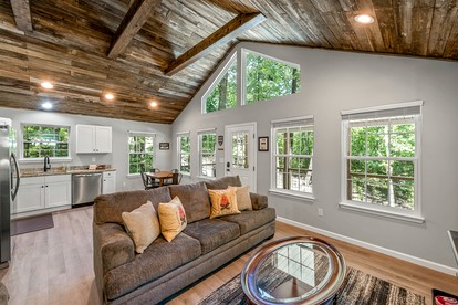 Fantastic Peaceful Cabin in Fort Payne, Alabama - Fort Payne, Alabama - glamping.directory
