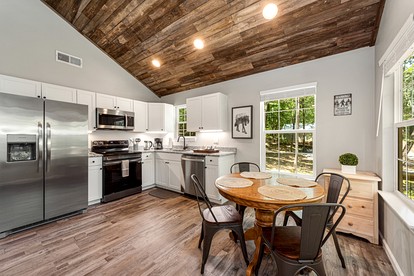 Fantastic Peaceful Cabin in Fort Payne, Alabama - Fort Payne, Alabama - glamping.directory