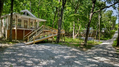 Fantastic Peaceful Cabin in Fort Payne, Alabama - Fort Payne, Alabama - glamping.directory