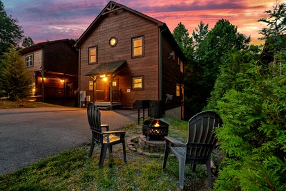 Charming Mountain Cabin with Theater Room and Pool Table in Tennessee - glamping.directory