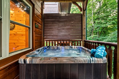 Charming Mountain Cabin with Theater Room and Pool Table in Tennessee - Gatlinburg, Tennessee - glamping.directory