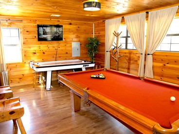 Luxury Cabin Rental for a Family Getaway in Pigeon Forge, Tennessee - Sevierville, Tennessee - glamping.directory