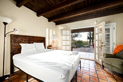 Carefree Crest: Jaw Dropping Views in Scottsdale, AZ - Scottsdale, Arizona - glamping.directory