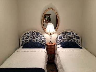 Luxury Vacation Rental with a Private Hot Tub and Pool near San Antonio, Texas - Floresville, Texas - glamping.directory