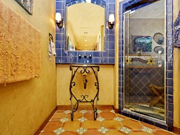 Luxury Vacation Rental with a Private Hot Tub and Pool near San Antonio, Texas - Floresville, Texas - glamping.directory