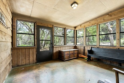 Excellent Riverfront Family Cabin Rental with Hot Tub in Wimberley, Texas - Wimberley, Texas - glamping.directory
