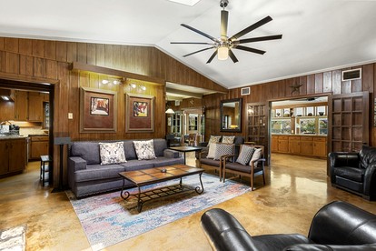 Excellent Riverfront Family Cabin Rental with Hot Tub in Wimberley, Texas - Wimberley, Texas - glamping.directory