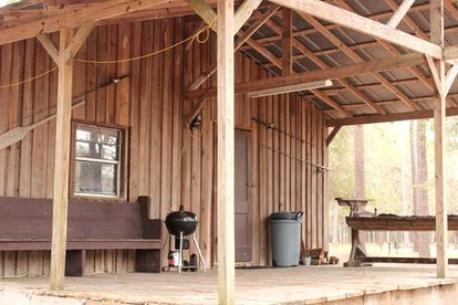 Riverfront Getaway Cabin with a Boat Ramp Access near Brunswick in Southeast Georgia - Brunswick, Georgia - glamping.directory
