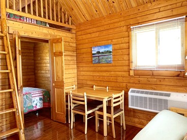 Scenic Lake Buchanan Cabin Retreat with Views Trails and Outdoor Adventures in Texas - Buchanan Dam , Texas - glamping.directory