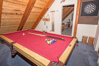 Cozy Dog-Friendly Family Cabin with Pool Table and Deck in South Lake Tahoe, California - South Lake Tahoe, California - glamping.directory