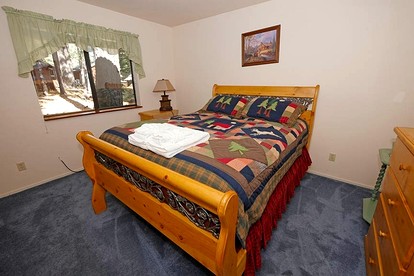 Cozy Dog-Friendly Family Cabin with Pool Table and Deck in South Lake Tahoe, California - South Lake Tahoe, California - glamping.directory
