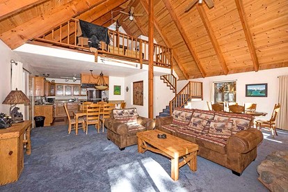 Cozy Dog-Friendly Family Cabin with Pool Table and Deck in South Lake Tahoe, California - South Lake Tahoe, California - glamping.directory