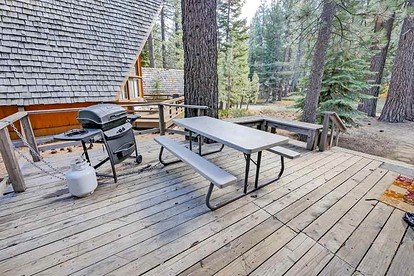 Cozy Dog-Friendly Family Cabin with Pool Table and Deck in South Lake Tahoe, California - South Lake Tahoe, California - glamping.directory
