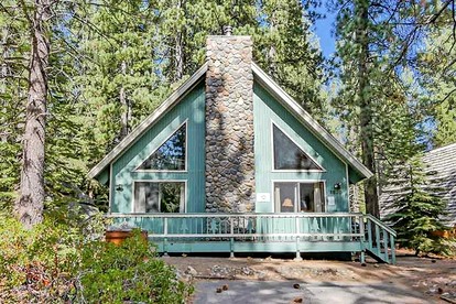Cozy Dog-Friendly Family Cabin with Pool Table and Deck in South Lake Tahoe, California - glamping.directory