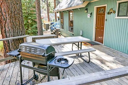 Cozy Dog-Friendly Family Cabin with Pool Table and Deck in South Lake Tahoe, California - South Lake Tahoe, California - glamping.directory