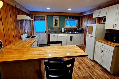 Family Cabin Surrounded by Amazing Hiking Trails in Maine - Greenville, Maine - glamping.directory