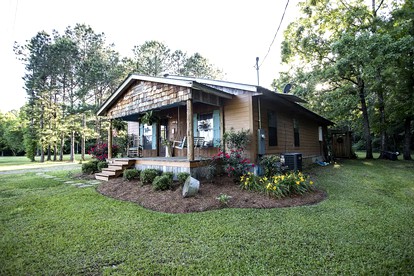 Charming Country Cabin Rental Located in Morton, Mississippi - glamping.directory