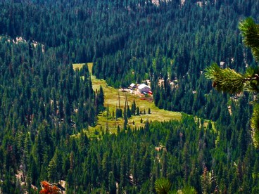 Peacefully Secluded Cabin Surrounded by Sequoia National Forest in Ponderosa, California - Ponderosa, California - glamping.directory
