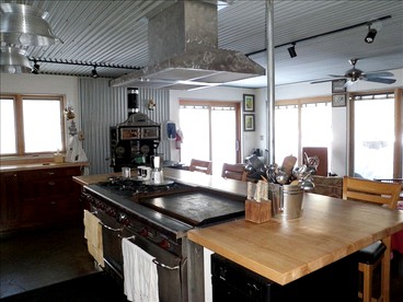 Peacefully Secluded Cabin Surrounded by Sequoia National Forest in Ponderosa, California - Ponderosa, California - glamping.directory