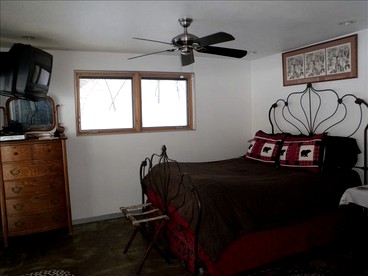 Peacefully Secluded Cabin Surrounded by Sequoia National Forest in Ponderosa, California - Ponderosa, California - glamping.directory