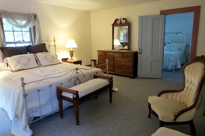 Historic Vacation Rental for Two in a 1774 Farmhouse near Hollis, New Hamsphire - Hollis, New Hampshire - glamping.directory