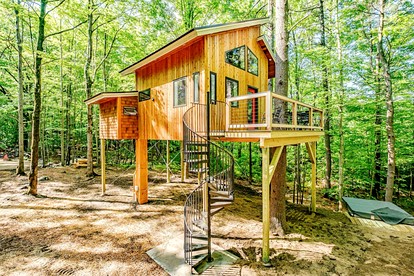 Luxury Year-round Treehouse in Sanford, ME - glamping.directory
