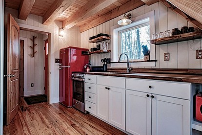 Luxury Year-round Treehouse in Sanford, ME - Sanford, Maine - glamping.directory