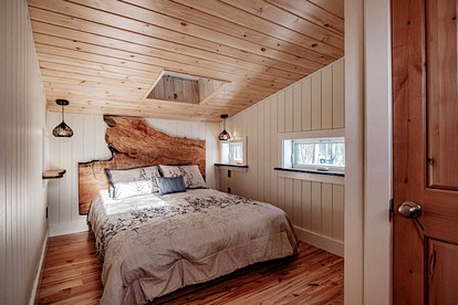 Luxury Year-round Treehouse in Sanford, ME - Sanford, Maine - glamping.directory