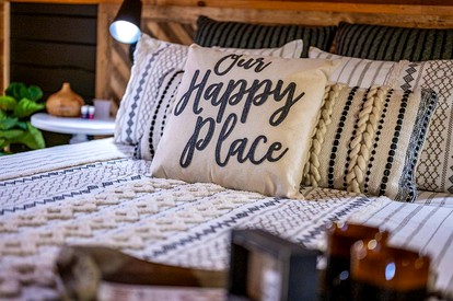 Beautiful Broken Bow Cabin with Private River Access - Broken Bow, Oklahoma - glamping.directory