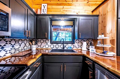 Beautiful Broken Bow Cabin with Private River Access - Broken Bow, Oklahoma - glamping.directory