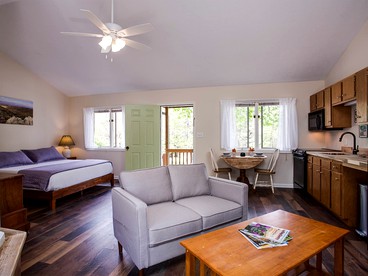 Fall in Love in this Cute Cabin Rental with for Two in Love, Virginia - Love, Virginia - glamping.directory