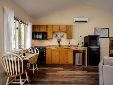 Fall in Love in this Cute Cabin Rental with for Two in Love, Virginia - Love, Virginia - glamping.directory