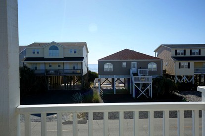 Charming Cabin Getaway with Lovely Views near Raleigh, North Carolina - Holden Beach, North Carolina - glamping.directory