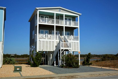 Charming Cabin Getaway with Lovely Views near Raleigh, North Carolina - Holden Beach, North Carolina - glamping.directory