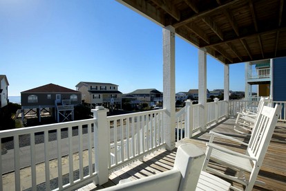 Charming Cabin Getaway with Lovely Views near Raleigh, North Carolina - Holden Beach, North Carolina - glamping.directory